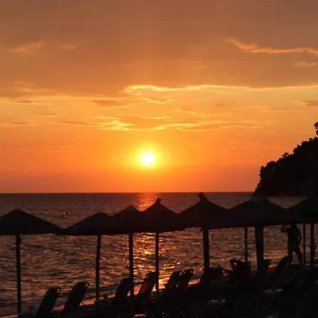 Garden House Villa *